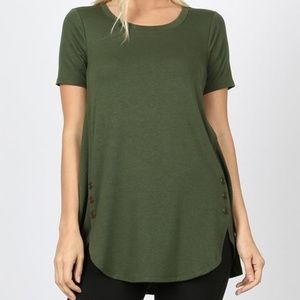 PREMIUM SHORT SLEEVE BUTTON DOLPHIN HEM TOP